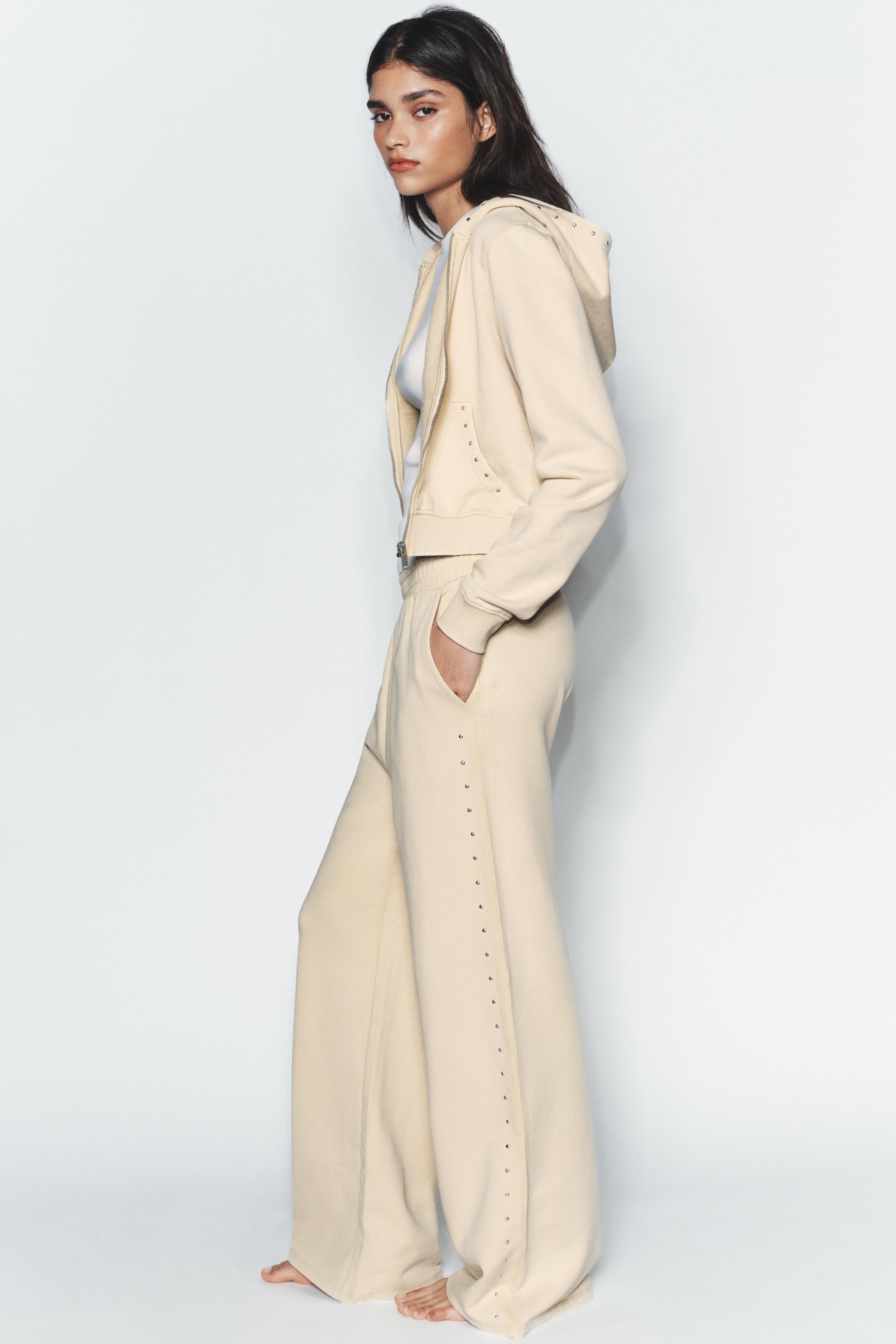 PANTALON EN MOLLETON EFFET DÉLAVÉ CLOUS